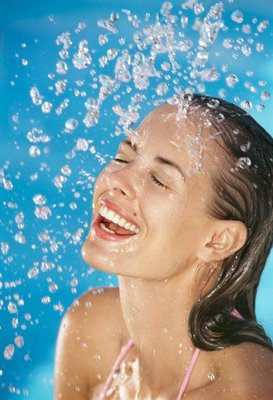 Temperatura da água ajuda na pele e cabelos