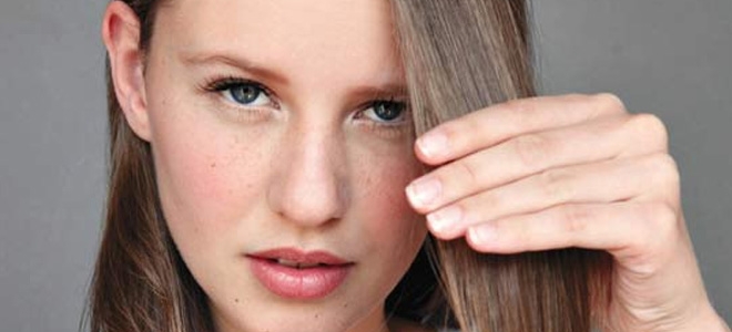 Aprenda em 4 passos como cuidar de cabelos com raiz oleosa e pontas secas