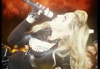 Madonna leva soco no palco e segue cantando sangrando
