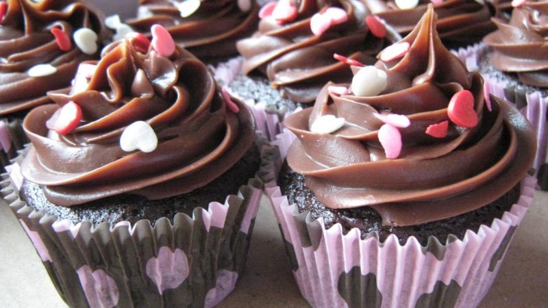 Aprenda a fazer charmosos Cupcakes, receita americana que virou febre no Brasil