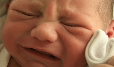 Como evitar e aliviar as cólicas nos bebês?