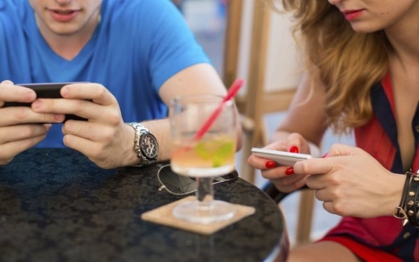 Segundo estudos, redes sociais aumentam conflitos entre casais